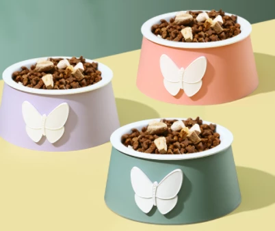 مغذية الحيوانات الأليفة